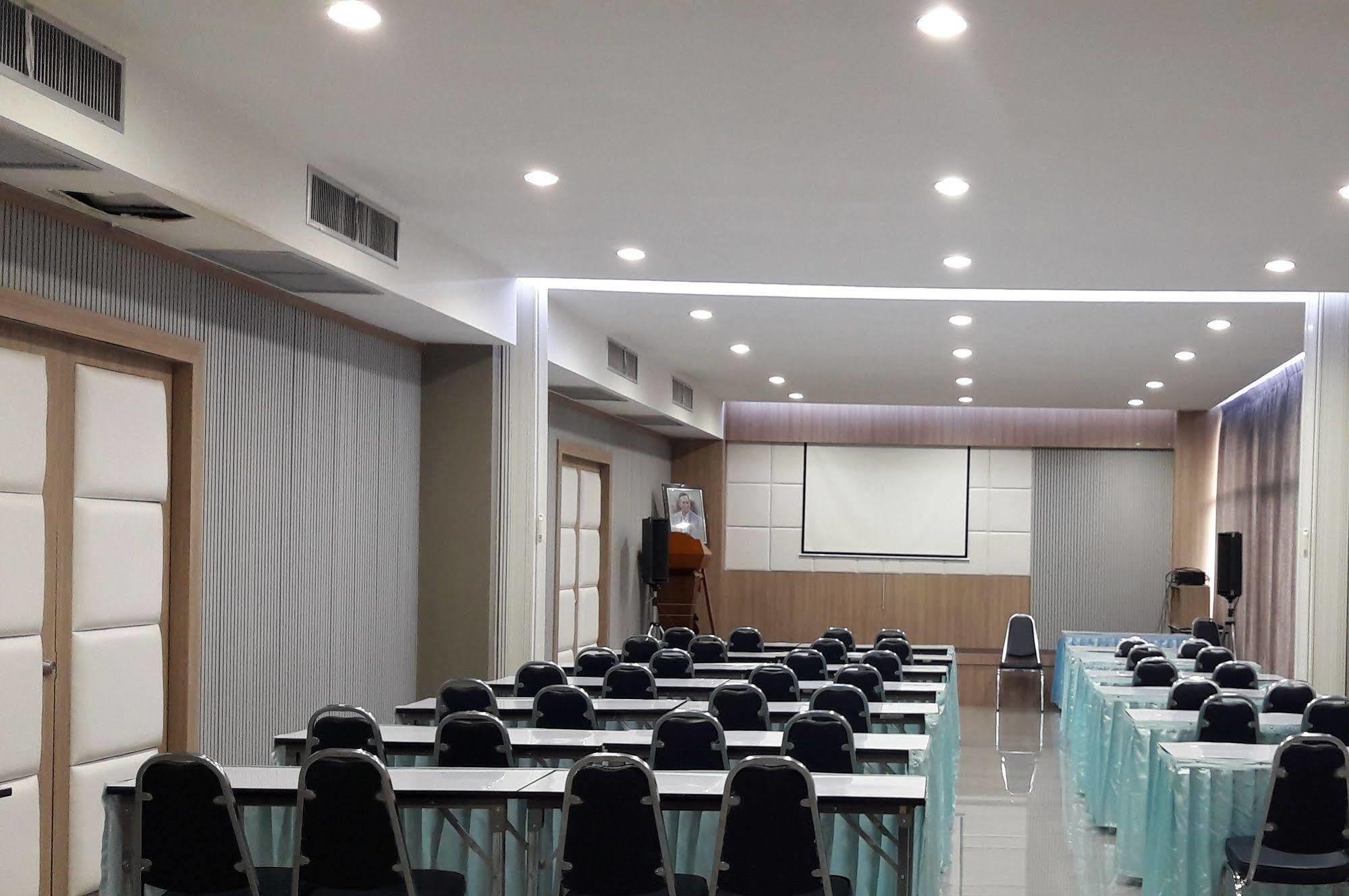 U Place Korat Nakhon Ratchasima Luaran gambar