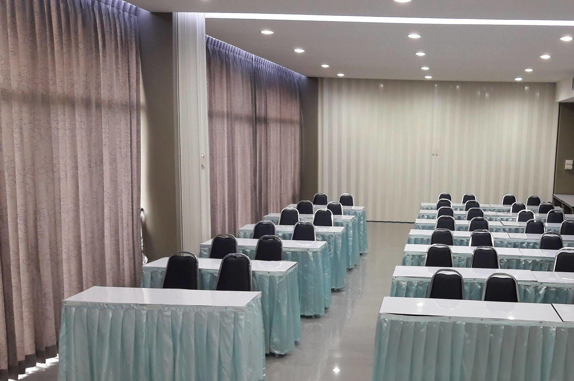 U Place Korat Nakhon Ratchasima Luaran gambar